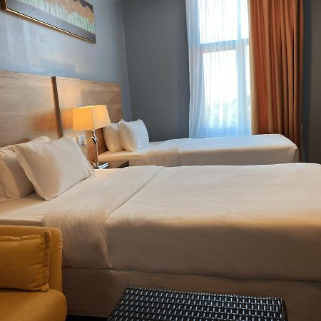 The Lanes Hotel Tutong Buitenkant foto
