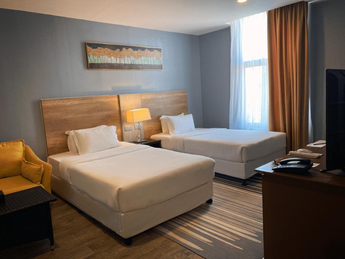 The Lanes Hotel Tutong Buitenkant foto
