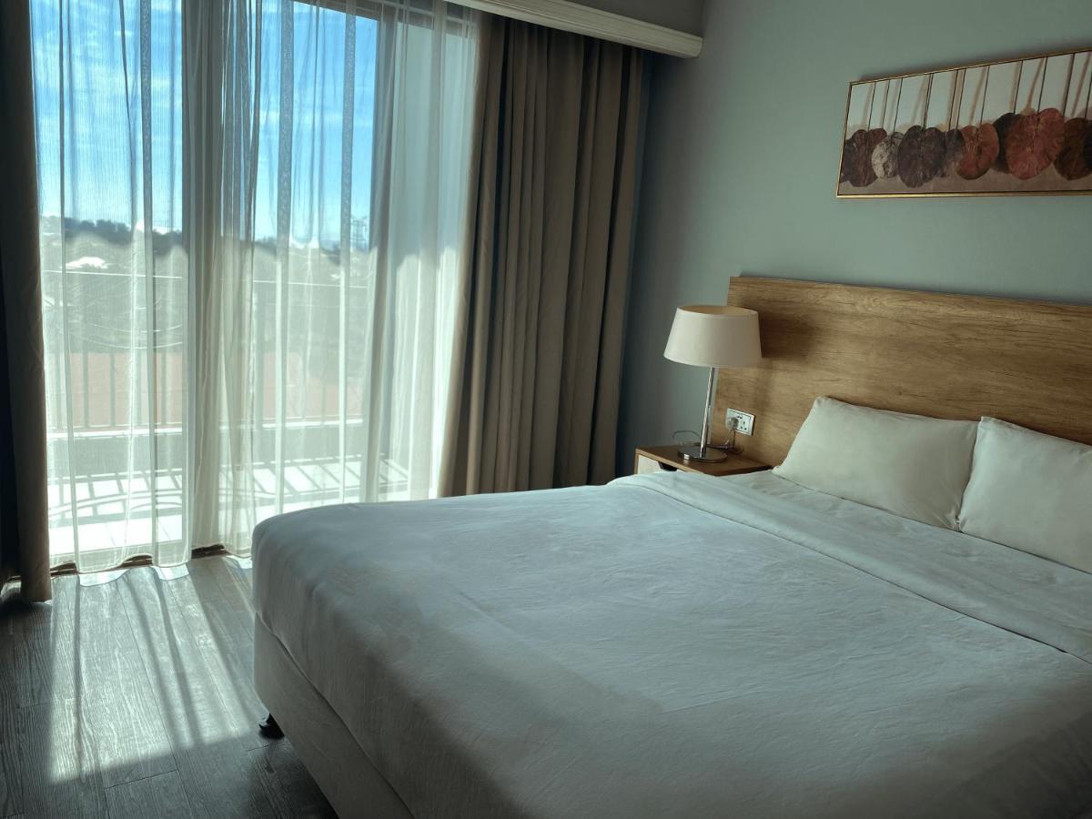The Lanes Hotel Tutong Buitenkant foto