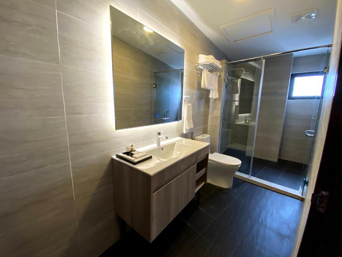 The Lanes Hotel Tutong Buitenkant foto