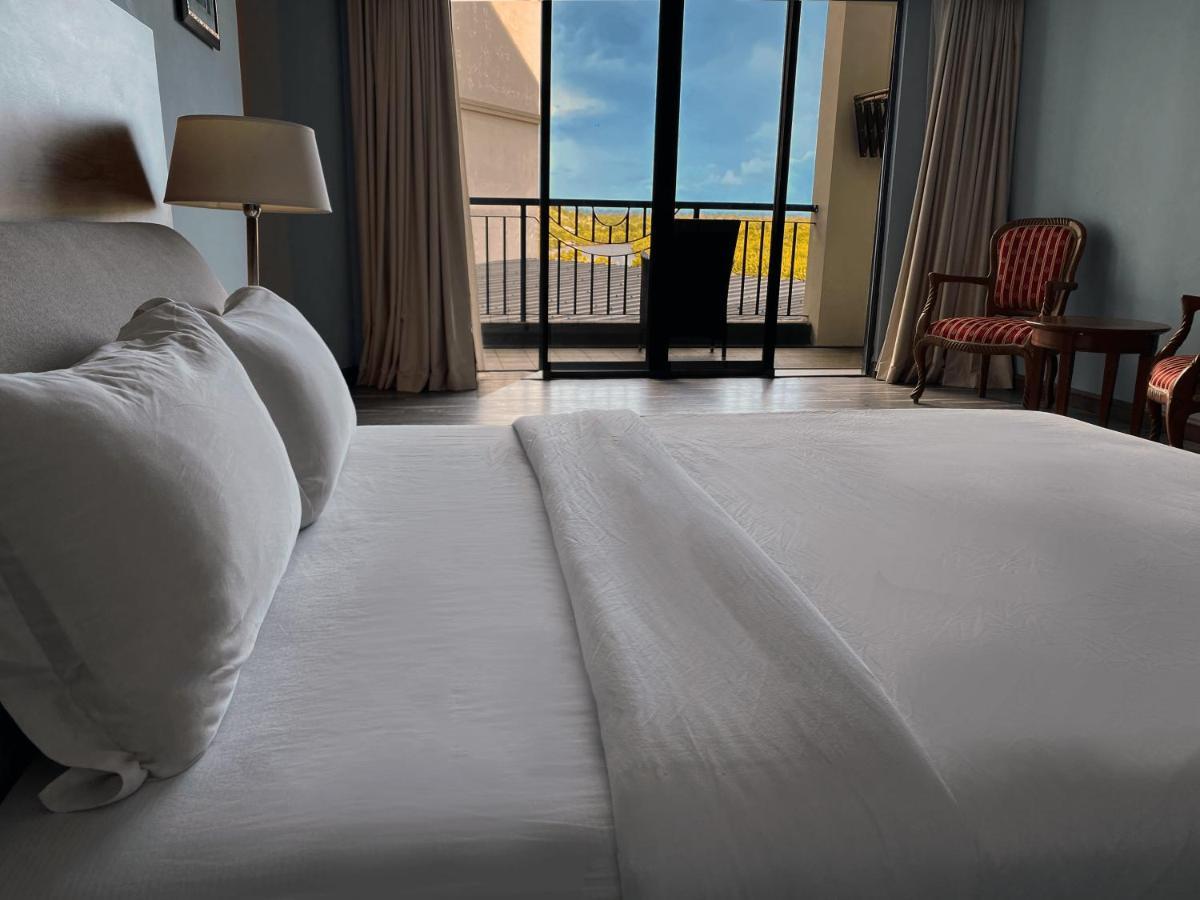 The Lanes Hotel Tutong Buitenkant foto